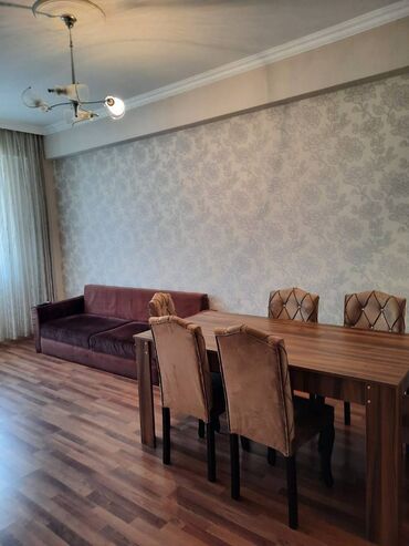 Uzunmüddətli kirayə mənzillər: Kirayə verilir. Ev kristal 1-in girişində yerləşir .Bütün əşyaları — 1