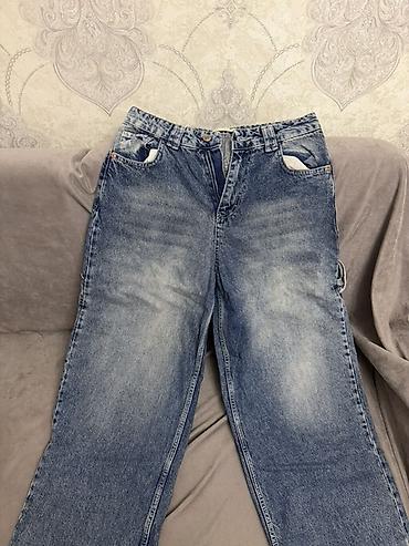 cinsler: Baggy jean
Geyinilib ikinci əldir. 29 bədən — 1