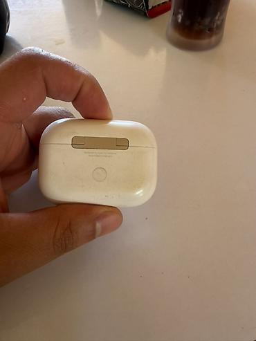 ucuz airpods: Apple AirPods Pro (2-ci nəsil) – Model A2968 Xüsusiyyətlər: - Aktiv — 4