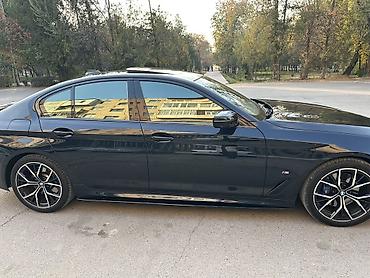 gac gs8: BMW 5 series: 2021 г., Седан — 4