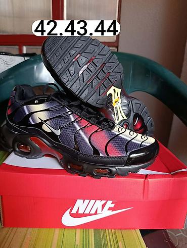 Patike: A klasa TN
41-46
4500 din — 6