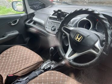 срочна сатылат машина: Honda Fit: 2008 г., 1.3 л, Вариатор, Бензин, Хетчбек