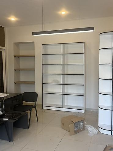 Оборудование для магазинов: Mağaza/ofa üçün modul rəf sistemi - Dizayn: ağ panellər və qara — 2