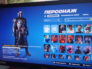 Ekran görüntüsündə Fortnite video oyununun "Personaj" menyusu təsvir