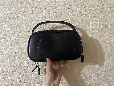 acne studio: Сумка Miu Miu компактного формата в чёрном цвете.
Новая — 2