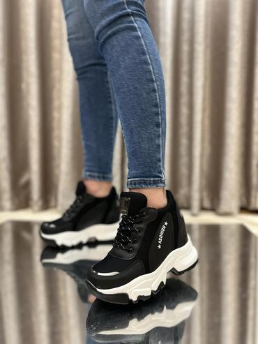 Women's Sneakers and athletic shoes: Cena 4800din
Br36-40
Skrivena peta 9cm — 14