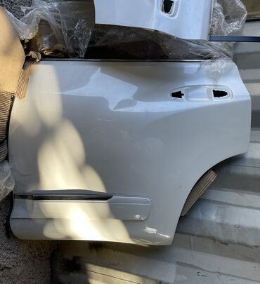 ленкрузер прадо: Задняя левая дверь Lexus Новый, цвет - Белый,Оригинал