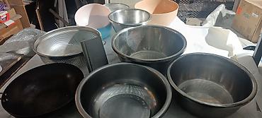 Набор кухонных тазов, мисок, друшлагов и аксессуаров для варки и