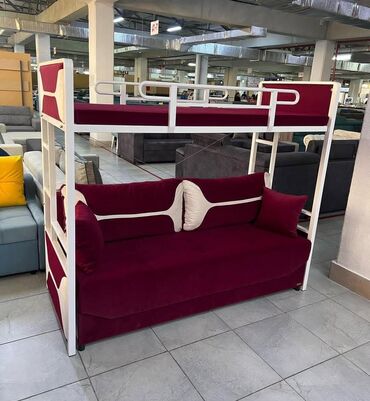 двухэтажная кровать со столом: Двухъярусная кровать-диван трансформер. Особенности: - Нижний ярус —