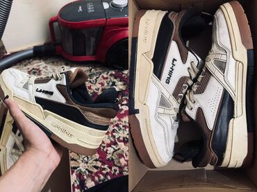 красная футболка: Кроссовки Li-Ning - Модель: низкие кроссовки с массивной подошвой -