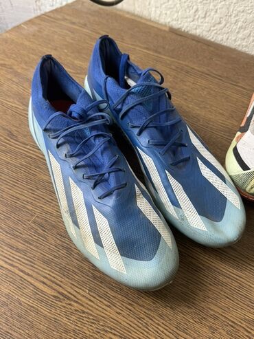 Iran Khodro: Butslar Adidas, Ölçü: 44
