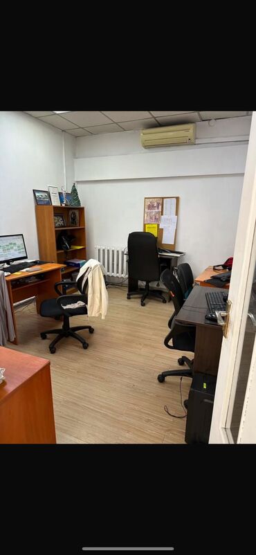 Офисы: Сдаю Офис, 50 м², В административном здании, 1 линия