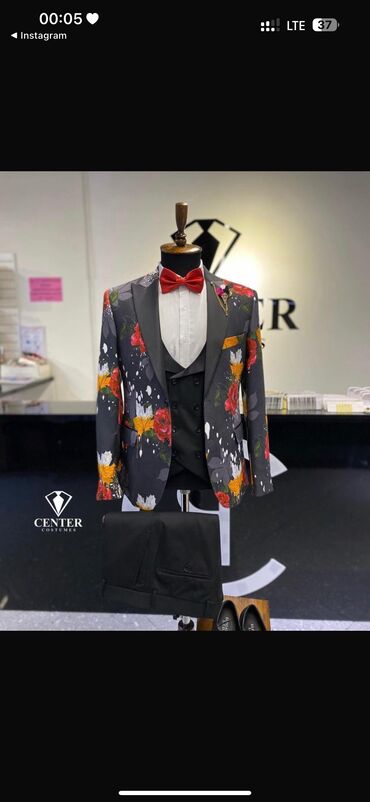 пошив костюмов: Костюм тройка
НОВЫЙ! брали в Center Costumes 
не подошел по размеру