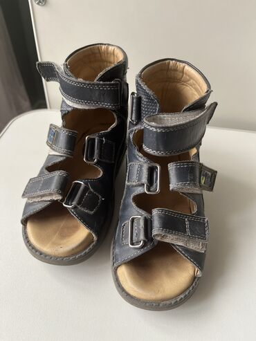 детская ортопедическая обувь: Ортопедические кожаные сандалии 28 размер