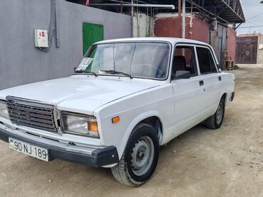 VAZ (LADA): VAZ 2107, ağ rəng, sedan kuzov. Xüsusiyyətlər: - Klassik “07” — 2