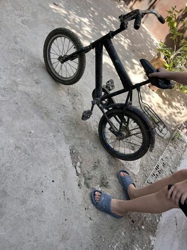 продам гантели бу: 16 lıq,Uşaqlar üçün hazırlanmış qara rəngli velosiped