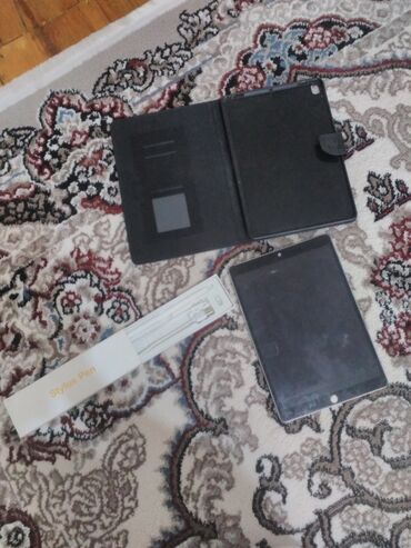 uni c tablet qiymeti: Qələm heç islenmeyib 100 m alinib.plansetin yalnız bir palatası