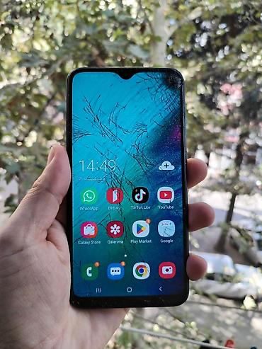20azn Samsung A10 islekdir 32gb