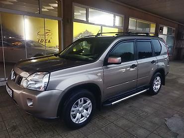 jetta 2008: Nissan X-Trail model avtomobili. Açıq qəhvəyi rəngdə, dam relsləri ilə — 6