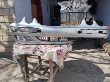 Bamperlər, buferlər: 2001 ci il 4 fara buferi sag tərəf salamatdir sol terefinin siniqlari