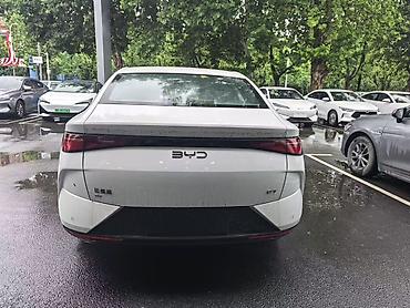 byd e1: BYD : 2026 г., Вариатор, Электромобиль, Седан — 4