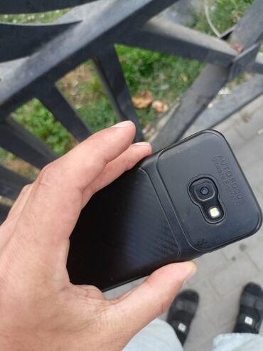 samsunq j1: Samsung Galaxy A3 2017, 16 ГБ, цвет - Черный, Отпечаток пальца