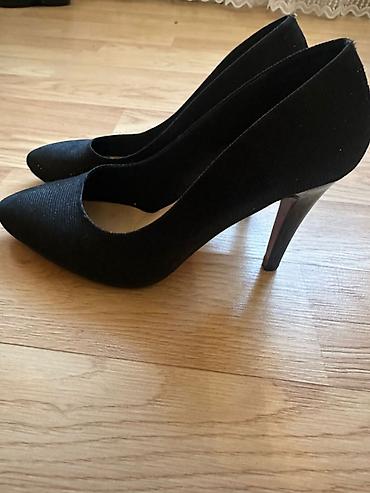 Другая женская обувь: Женская обувь, набор из 2 пар: 1) Черные полусапожки: - Материал — 4