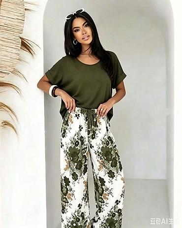 ca deca: Ženski komplet – oversized majica i široke pantalone sa floralnim — 6