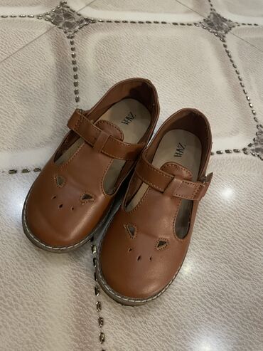 Детская обувь: Zara 25 размер, носили мало