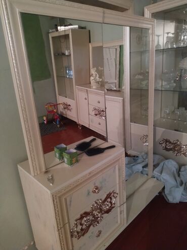 Uzunmüddətli kirayə evlər: Ev Texnikoma 15 metir yaxınlığındadır, Tələbə qızlara verilir, köhnə — 5