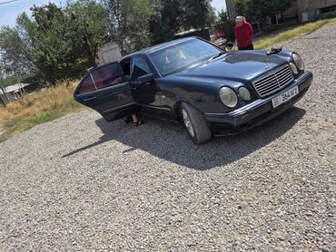 накидки на панель бишкек: Автомобиль Mercedes-Benz E-класса, седан, тёмно-синего цвета. Модель