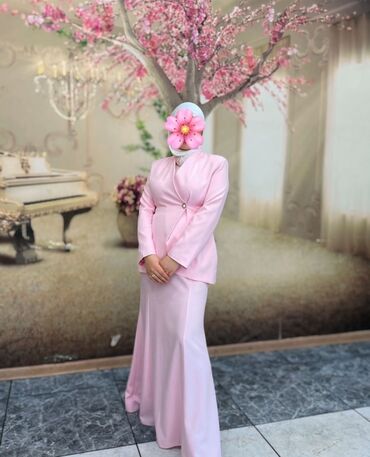 платье для беременных вечернее: Нарядный женский комплект в нежно‑розовом цвете: - Жакет приталенного