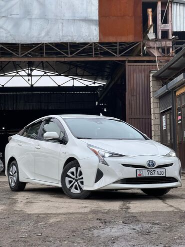 Toyota: Toyota : 2017 г., 1.8 л, Автомат, Гибрид, Седан