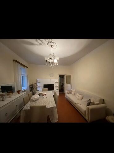 Uzunmüddətli kirayə mənzillər: Satılır/kirayə verilən mənzil – fotolardakı kimi tam mebellidir. - — 2