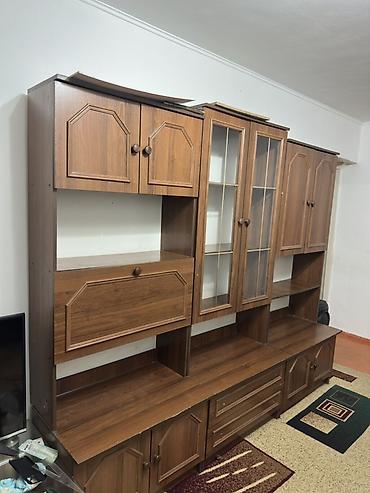 boy: Стенка/горка для гостиной из ЛДСП под орех. Состав и функционал: - — 1