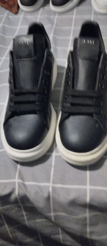 Mokasine: Mokasine, 39 — 10