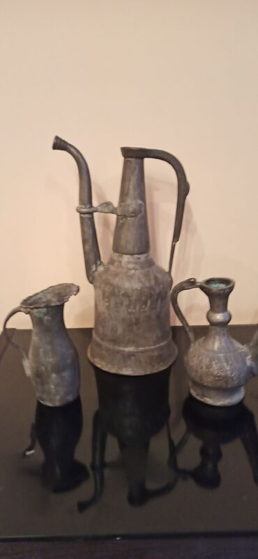 Qədim tikiş maşınları: Məhsul: Singer mexaniki tikiş maşını (antik model) Xüsusiyyətlər: - — 22