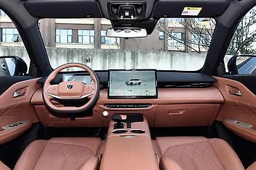 Avtomobil salonu üçün digər detallar: Unize Avtomobilin interyeri: - İkiqat panorama şüşə tavan, salonu — 14