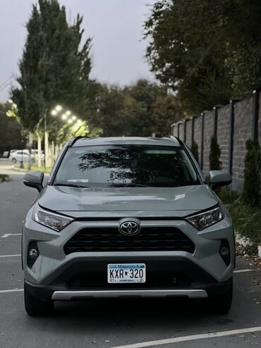 срочно продается машина: Toyota RAV4: 2019 г., 2.5 л, Автомат, Бензин, Кроссовер