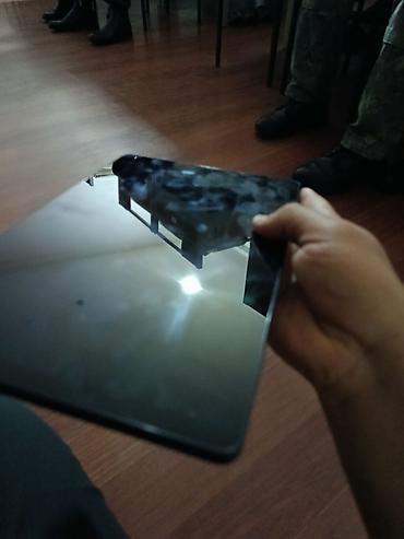 samsung tab a9: Planşet – nazik metal gövdə, tünd boz rəng - Təxmini 10–11 düym tam — 2