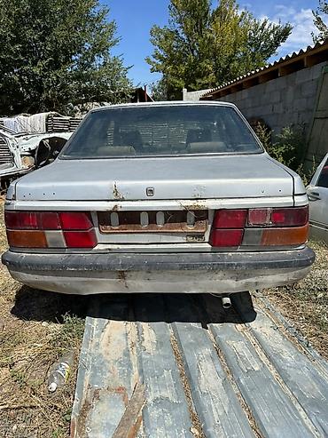 буу зеркало: Mazda 626: 1990 г., Кол менен иштөөчү, Седан — 1