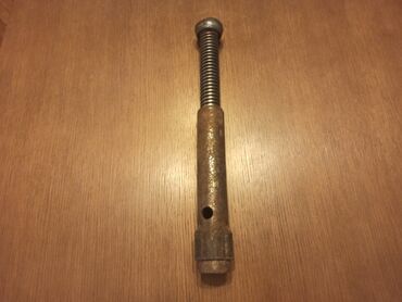 Ostalo: Dve špingle - navojna vretena. Detaljnije u pojedinačnim oglasima — 8