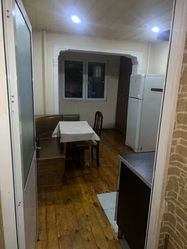 Uzunmüddətli kirayə mənzillər: 8-ci mikrorayon,Azadlıq prospekti, Azadlıq metrosu yaxınlığında9 — 10