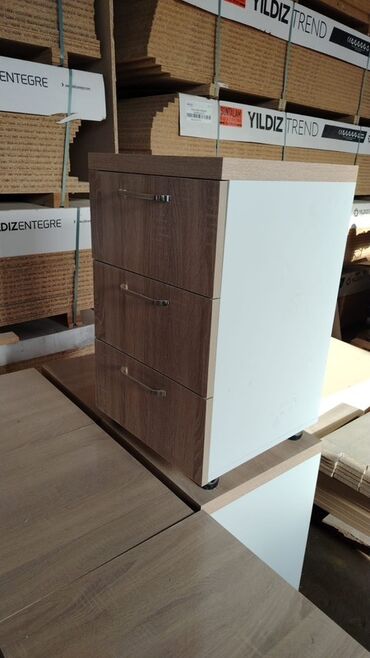 Sifarişlə ofis dəst mebeli: Mebel istehsalı və quraşdırma xidməti - Ofis masaları: İki rəngli — 43