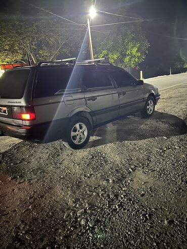 Volkswagen: Volkswagen Passat: 1993 г., 1.8 л, Механика, Бензин