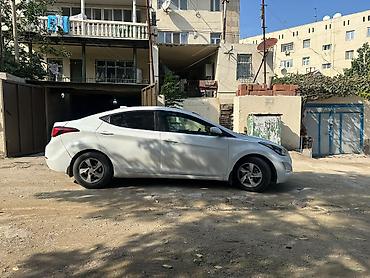 e class 220: Hyundai Elantra: 1.8 l | 2014 il Sedan — 4