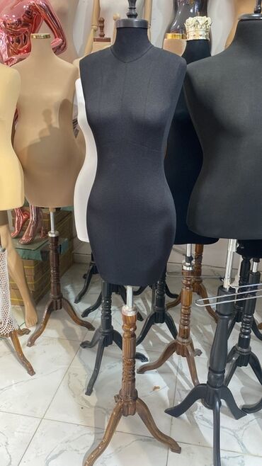 Manekenlər: Qadın, Qara, Çin