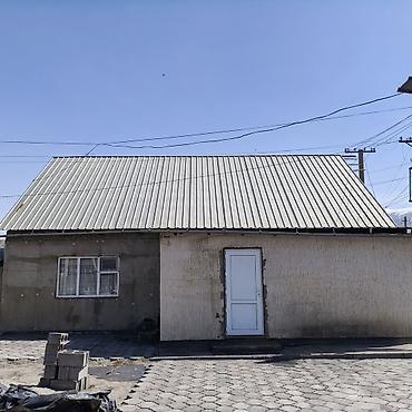 Продажа коттеджей и домов: 🔥 ҮЙ + ДАЯР БИЗНЕС САТЫЛАТ! 📍 Нарын, центр (Торобаев 14) 🏠 4 бөлмө — 10
