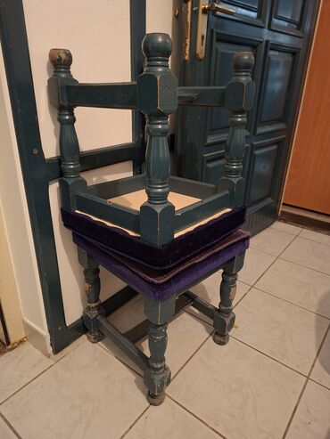 krevet za dvoje dece: Stolice, visenamenske. Potrebna je restauracija ko zeli da se bavi