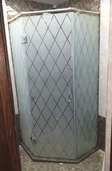 Duş kabinaları, arakəsmələr: Yeni Üstü açıq kabina, Künc üçün, Ödənişli çatdırılma — 25